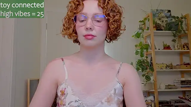 Snapshot of _lightmyfire chatting on 09.10.25 lightmyfire online show from 09.10.25