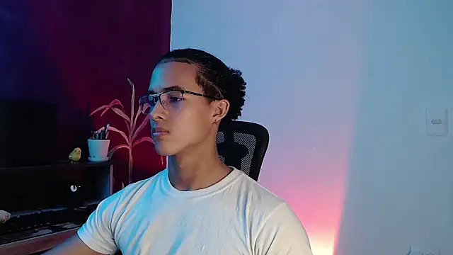 Snapshot of alejo_x3 chatting on 03.23.25 alejo x3 online show from 03.23.25