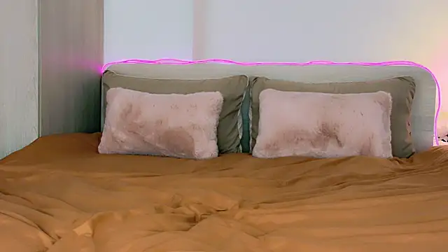 oh-my-mia online show from 11.21.25