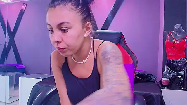 Snapshot of Juliet_Nasty chatting on 02.11.25 Juliet Nasty online show from 02.11.25