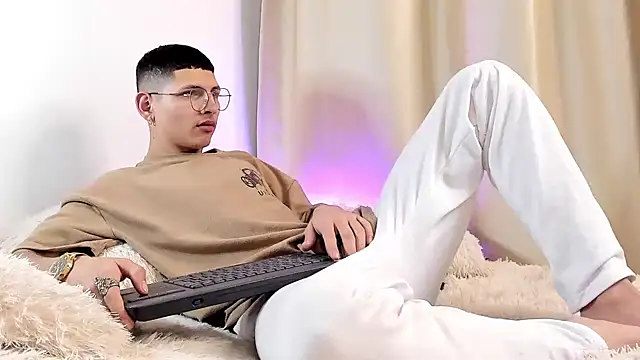 a lejandro 0 8 online show from 12.17.24