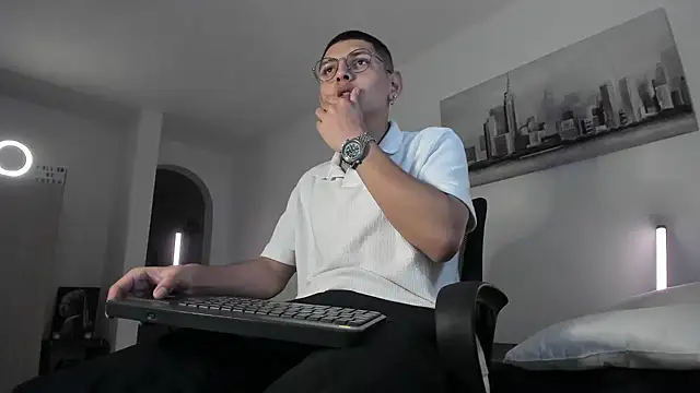 a lejandro 0 8 online show from 03.16.25