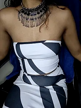 Snapshot of Leeeezzzz_roy chatting on 10.05.25 Leeeezzzz roy online show from 10.05.25