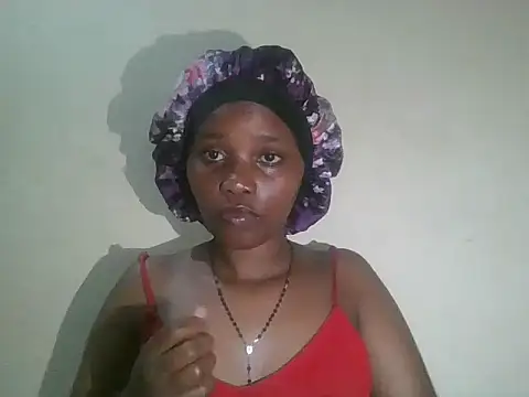 Snapshot of browny_yummy chatting on 02.14.25 browny yummy online show from 02.14.25