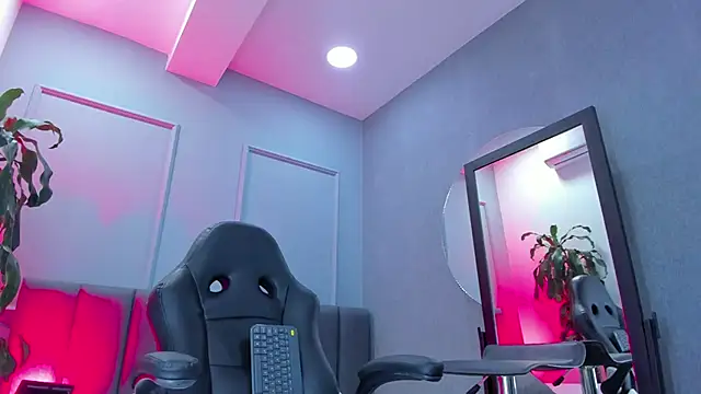 Snapshot of Elisa_castrillon chatting on 11.28.25 Elisa castrillon online show from 11.28.25