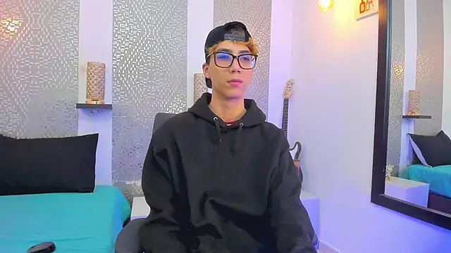 Snapshot of Nikolay_Gregori chatting on 12.25.24 Nikolay Gregori online show from 12.25.24