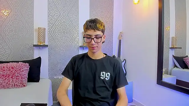 Snapshot of Nikolay_Gregori chatting on 01.22.25 Nikolay Gregori online show from 01.22.25
