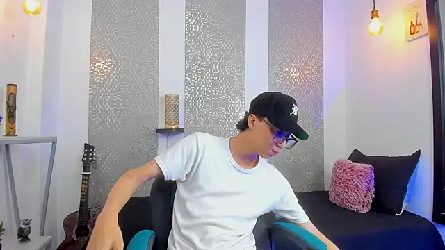 Snapshot of Nikolay_Gregori chatting on 02.13.25 Nikolay Gregori online show from 02.13.25