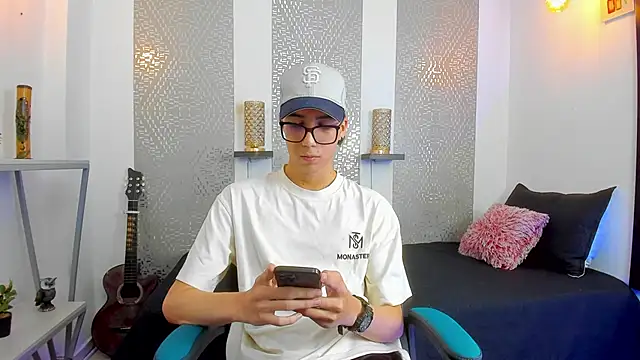 Snapshot of Nikolay_Gregori chatting on 02.16.25 Nikolay Gregori online show from 02.16.25