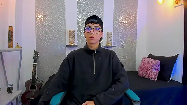 Snapshot of Nikolay_Gregori chatting on 02.18.25 Nikolay Gregori online show from 02.18.25