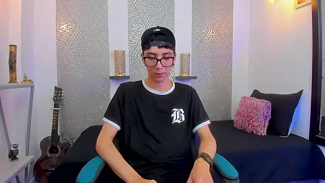 Snapshot of Nikolay_Gregori chatting on 02.18.25 Nikolay Gregori online show from 02.18.25