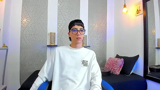 Snapshot of Nikolay_Gregori chatting on 02.20.25 Nikolay Gregori online show from 02.20.25