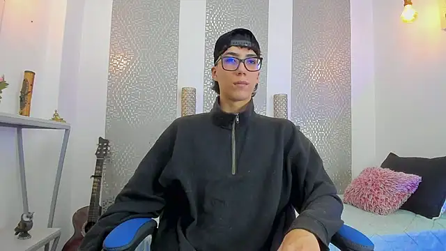 Snapshot of Nikolay_Gregori chatting on 03.18.25 Nikolay Gregori online show from 03.18.25