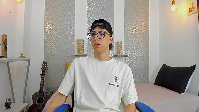 Snapshot of Nikolay_Gregori chatting on 03.20.25 Nikolay Gregori online show from 03.20.25