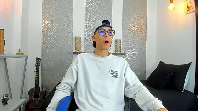Snapshot of Nikolay_Gregori chatting on 03.23.25 Nikolay Gregori online show from 03.23.25