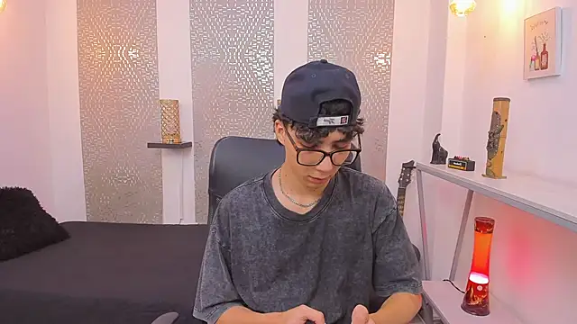Snapshot of Nikolay_Gregori chatting on 10.10.25 Nikolay Gregori online show from 10.10.25