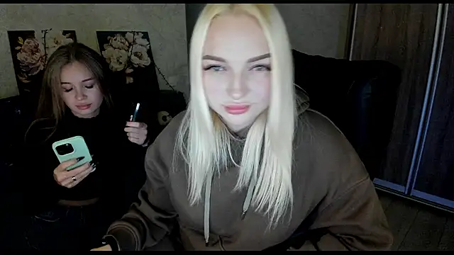 Snapshot of _NigoNika chatting on 10.23.25 NigoNika online show from 10.23.25