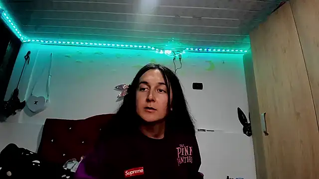 Snapshot of Sweet-Suck69 chatting on 12.31.24 Sweet-Suck69 online show from 12.31.24