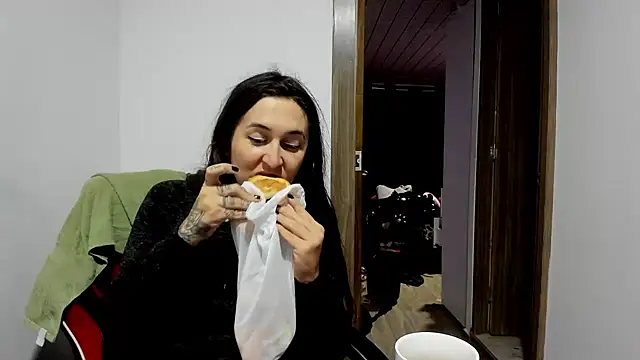 Snapshot of Sweet-Suck69 chatting on 02.18.25 Sweet-Suck69 online show from 02.18.25