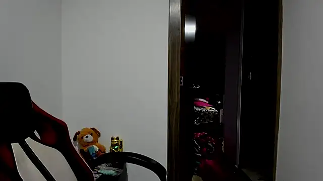 Snapshot of Sweet-Suck69 chatting on 02.19.25 Sweet-Suck69 online show from 02.19.25