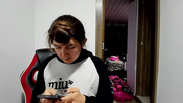 Snapshot of Sweet-Suck69 chatting on 02.19.25 Sweet-Suck69 online show from 02.19.25