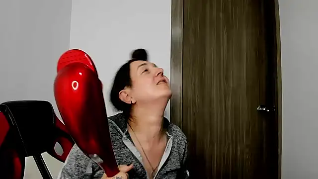 Snapshot of Sweet-Suck69 chatting on 02.20.25 Sweet-Suck69 online show from 02.20.25