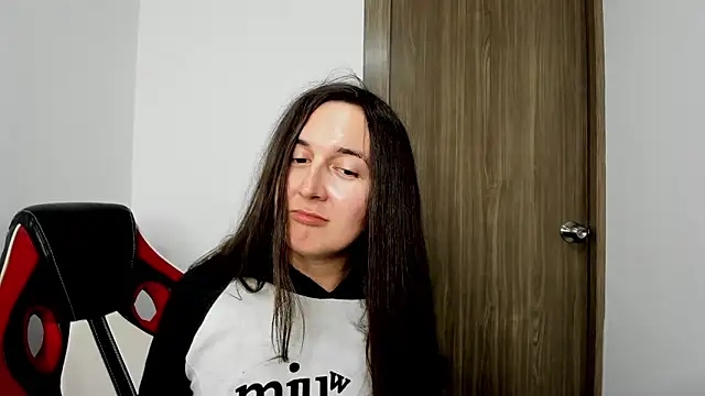 Snapshot of Sweet-Suck69 chatting on 02.21.25 Sweet-Suck69 online show from 02.21.25