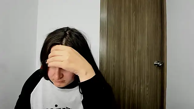 Snapshot of Sweet-Suck69 chatting on 02.21.25 Sweet-Suck69 online show from 02.21.25