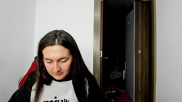 Snapshot of Sweet-Suck69 chatting on 02.21.25 Sweet-Suck69 online show from 02.21.25