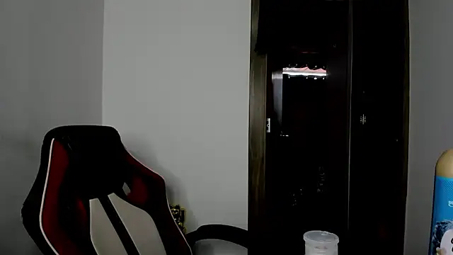 Snapshot of Sweet-Suck69 chatting on 02.22.25 Sweet-Suck69 online show from 02.22.25