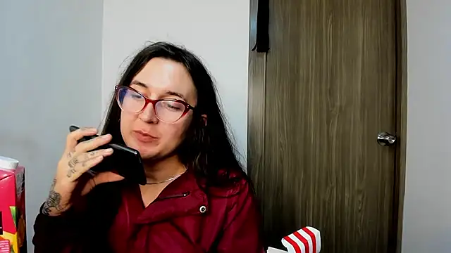 Snapshot of Sweet-Suck69 chatting on 02.24.25 Sweet-Suck69 online show from 02.24.25