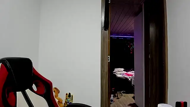 Snapshot of Sweet-Suck69 chatting on 02.27.25 Sweet-Suck69 online show from 02.27.25