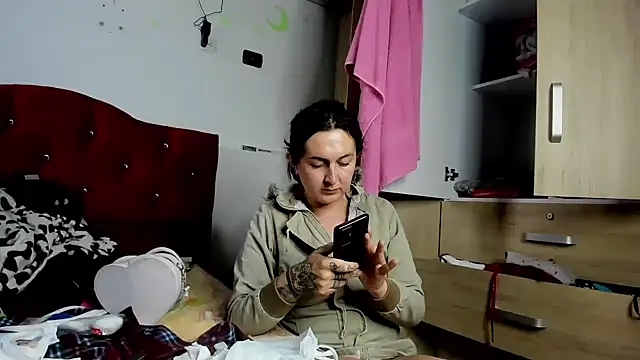 Snapshot of Sweet-Suck69 chatting on 03.17.25 Sweet-Suck69 online show from 03.17.25