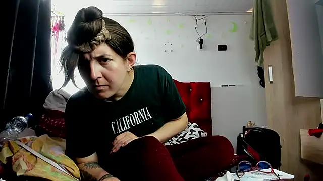 Snapshot of Sweet-Suck69 chatting on 03.18.25 Sweet-Suck69 online show from 03.18.25