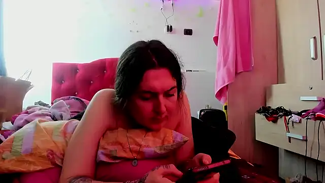 Snapshot of Sweet-Suck69 chatting on 03.21.25 Sweet-Suck69 online show from 03.21.25