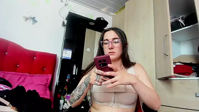 Snapshot of Sweet-Suck69 chatting on 09.22.25 Sweet-Suck69 online show from 09.22.25