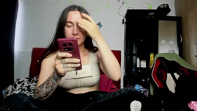 Snapshot of Sweet-Suck69 chatting on 09.23.25 Sweet-Suck69 online show from 09.23.25