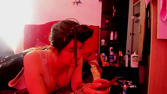 Snapshot of Sweet-Suck69 chatting on 11.18.25 Sweet-Suck69 online show from 11.18.25