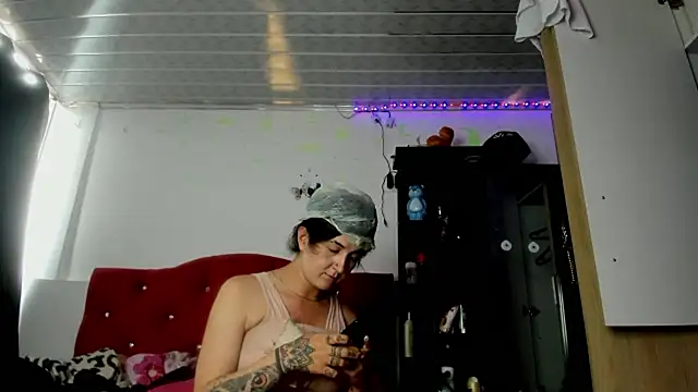 Snapshot of Sweet-Suck69 chatting on 11.27.25 Sweet-Suck69 online show from 11.27.25