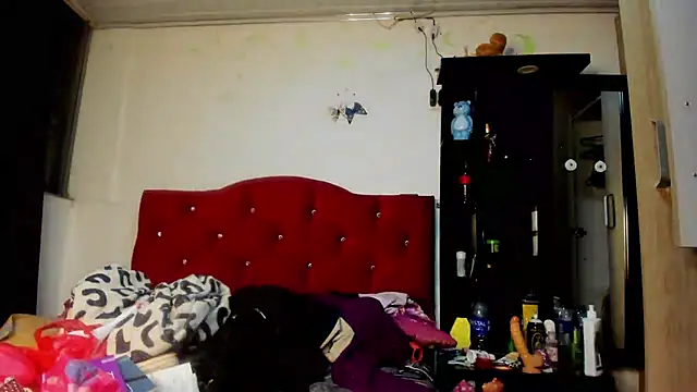 Snapshot of Sweet-Suck69 chatting on 11.30.25 Sweet-Suck69 online show from 11.30.25