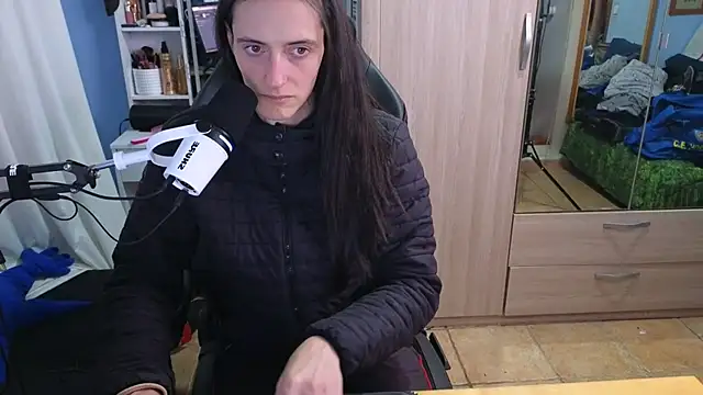 Snapshot of MemiKouki chatting on 01.16.25 MemiKouki online show from 01.16.25