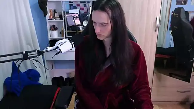 Snapshot of MemiKouki chatting on 01.19.25 MemiKouki online show from 01.19.25