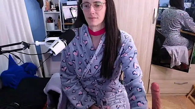 Snapshot of MemiKouki chatting on 01.21.25 MemiKouki online show from 01.21.25