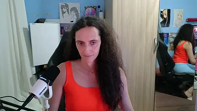 Snapshot of MemiKouki chatting on 10.12.25 MemiKouki online show from 10.12.25