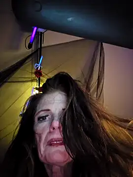 Snapshot of Avaivory chatting on 03.19.25 Avaivory online show from 03.19.25