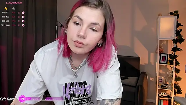 Snapshot of AnnaTrueno chatting on 02.25.25 AnnaTrueno online show from 02.25.25