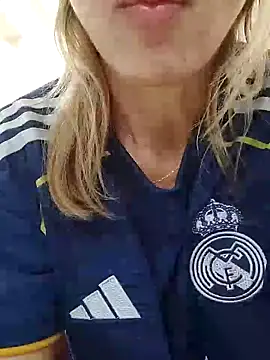 Snapshot of melissa_35_ chatting on 10.06.25 melissa 35 online show from 10.06.25