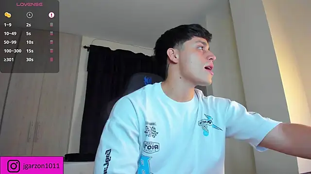 Snapshot of _joansoto chatting on 03.04.25  joansoto online show from 03.04.25