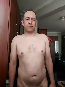 Snapshot of carozi chatting on 12.31.24 carozi online show from 12.31.24