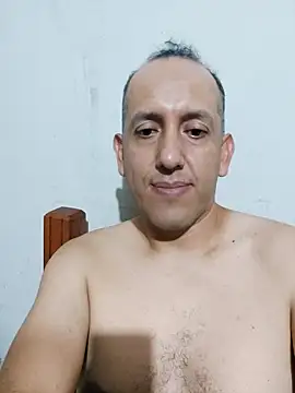 Snapshot of carozi chatting on 03.10.25 carozi online show from 03.10.25